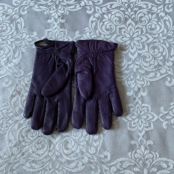 MICHAEL Michael Kors Deep Purple Leather Gloves - Picture 2 of 4